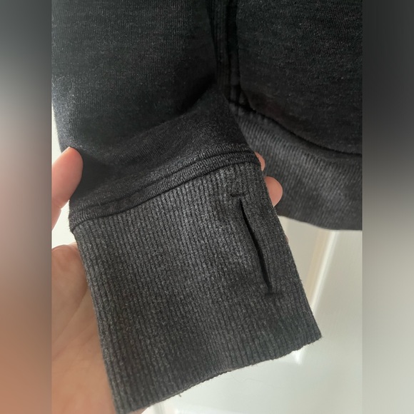 Two tone grey lulu lemon scuba sweater - Picture 4 of 7